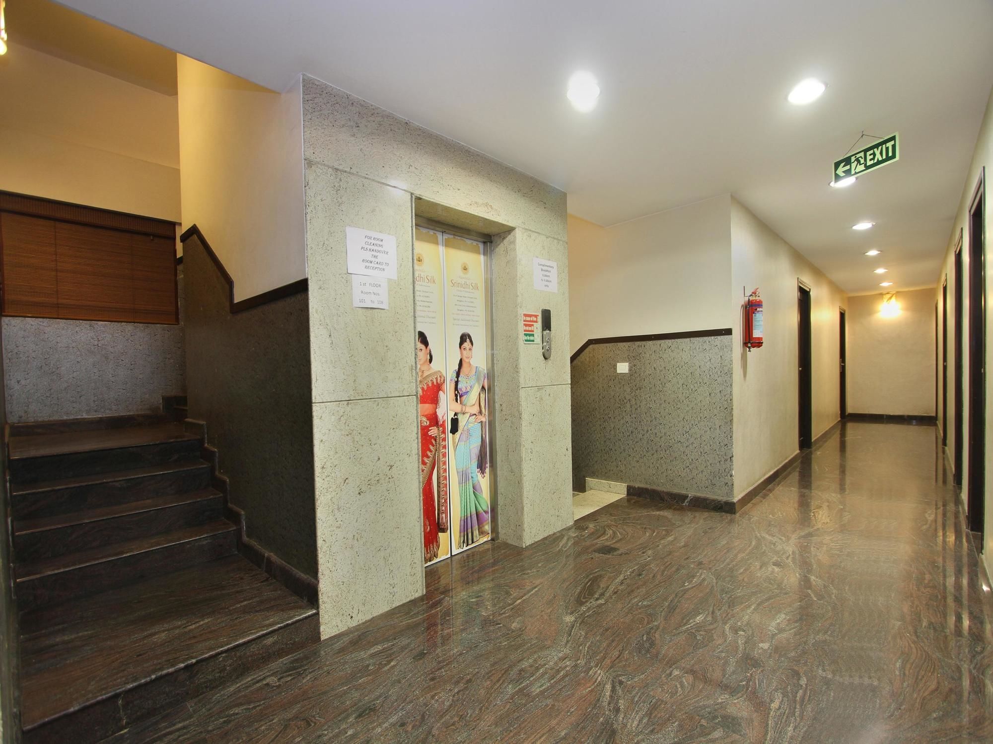 Oyo 435 Hotel Amshi International Бенґалуру Екстер'єр фото