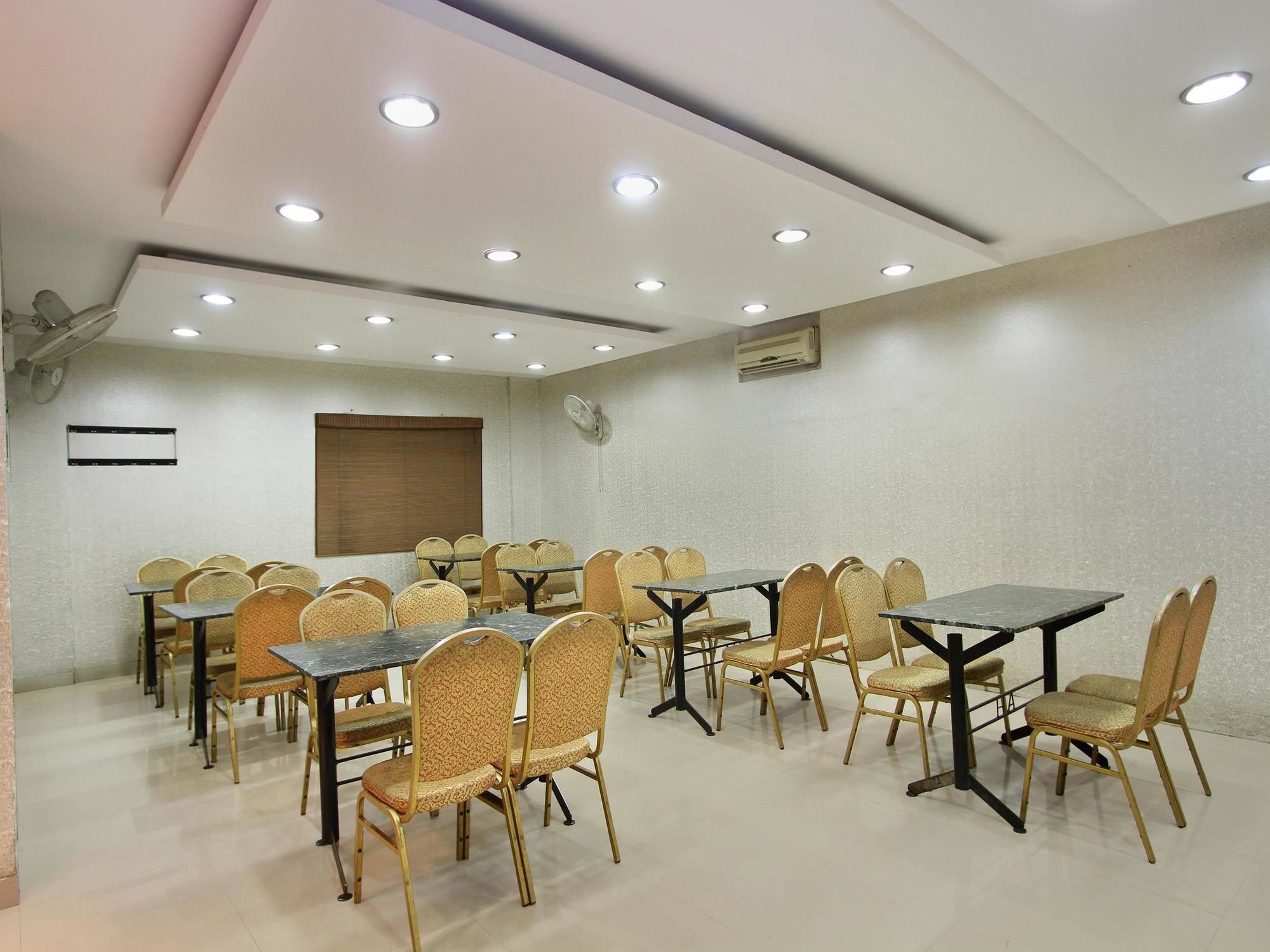 Oyo 435 Hotel Amshi International Бенґалуру Екстер'єр фото